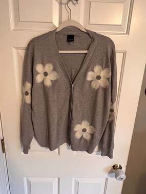 Aaeda Heather Grey Daisy Floral Felted Button Front Cardigan